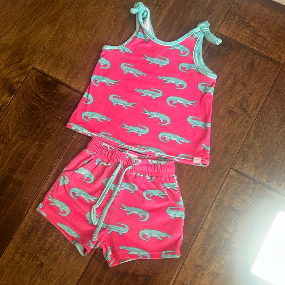 Sweet honey girls set! 5 years